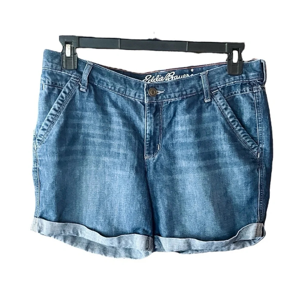 Eddie Bauer women’s flat front Boyfriend Fit denim Jean shorts SZ 10 medium wash